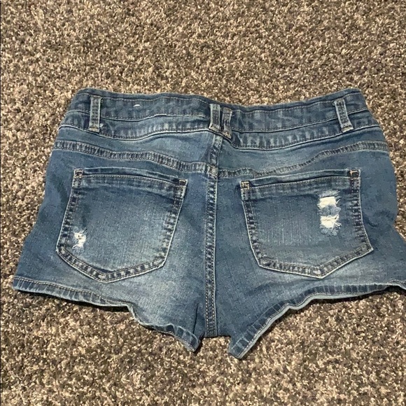 Shorts - Picture 2 of 3